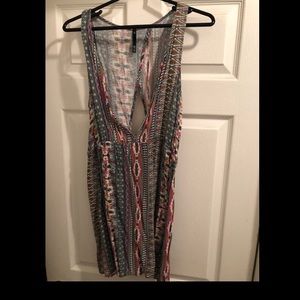 Mini dress with small opening in the back